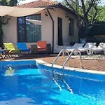 Sunny House Izgrev Villa *