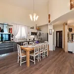 فيلة Sunny House Izgrev