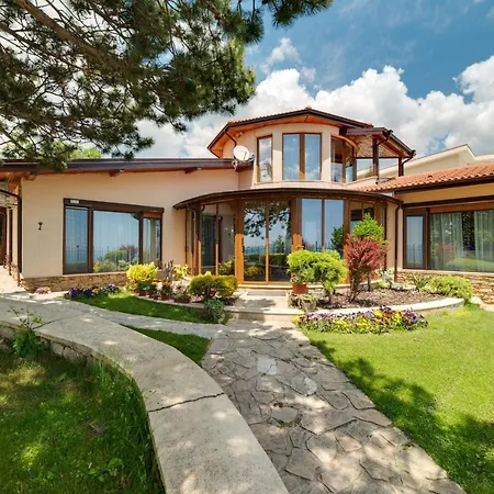فيلة Sunny House Izgrev *