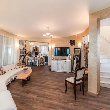 Sunny House Izgrev Villa Balchik